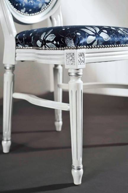 3246/SR Стул, P66 белый с патиной и серебряными деталями / ткань UPH GENE 3057 LIGHT BLUE СКИДКА 50%