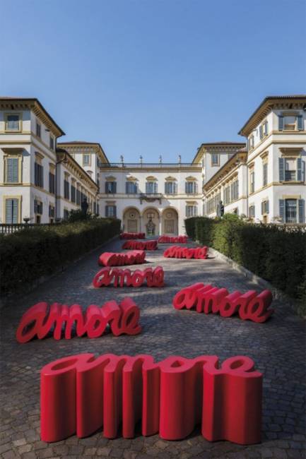 Скамья пластиковая дизайнерская Amore Standard пламенный красный 1450х380х450 мм